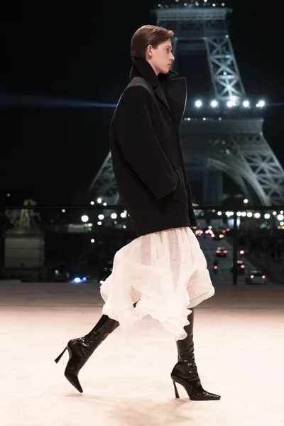 Look 13